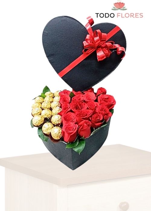 Arreglo floral en caja  de rosas con chocolates, sea para celebrar un cumpleaños, un aniversario, un logro profesional o simplemente para expresar cariño y admiración. incluye domicilio